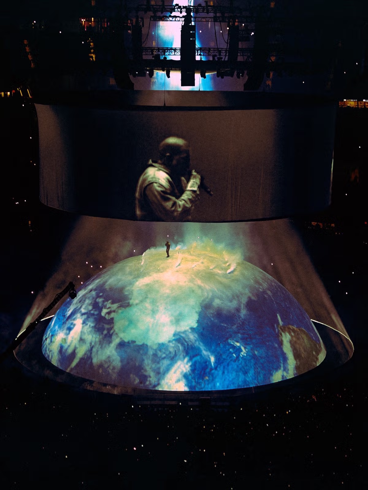 해외에서 지금 엄청 화제되고 있는 칸예 콘서트 무대디자인 8