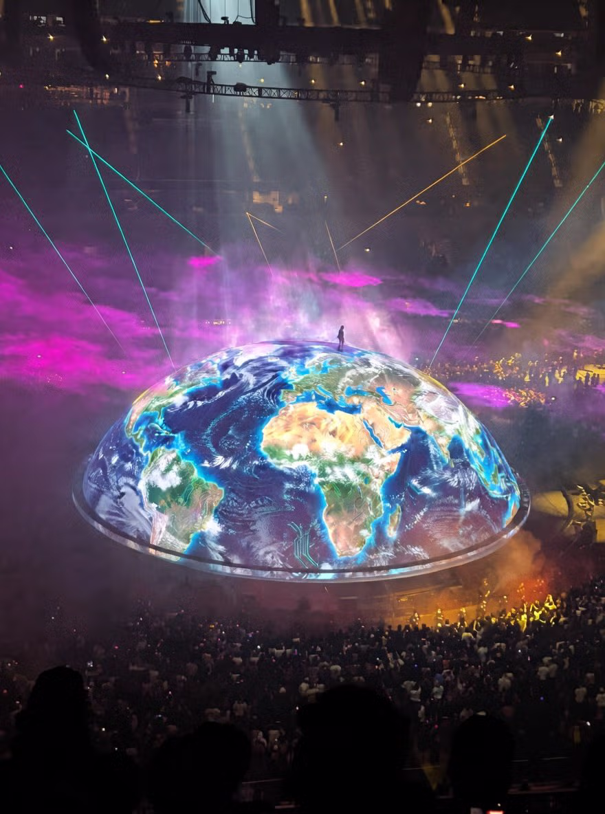 해외에서 지금 엄청 화제되고 있는 칸예 콘서트 무대디자인 13