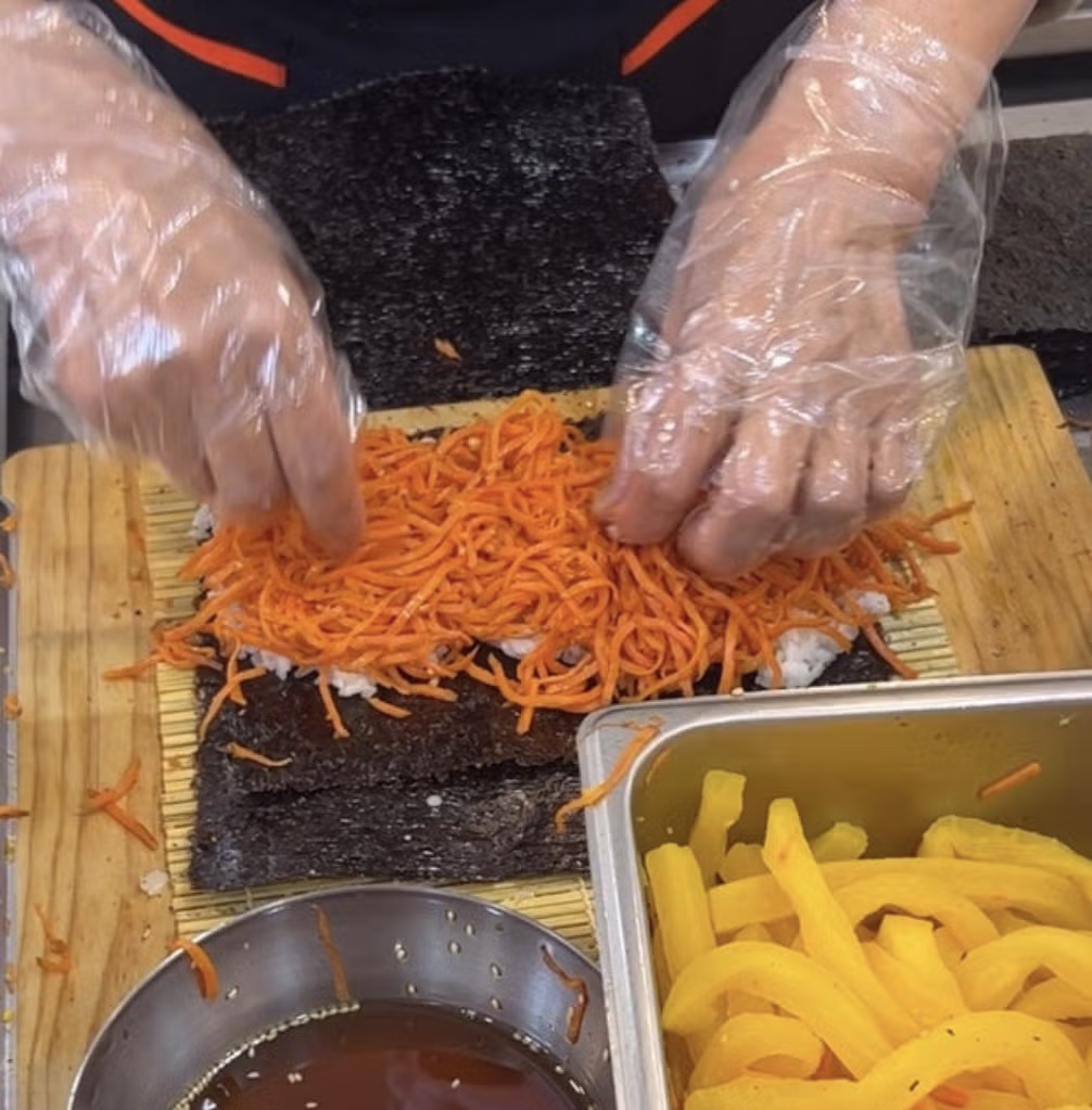 하루 1000줄 팔린다는 당근 김밥 15
