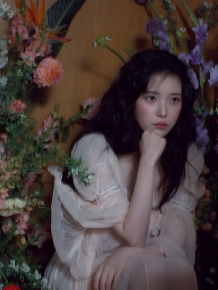 아이유 인스타 업데이트(with 변우석) 6