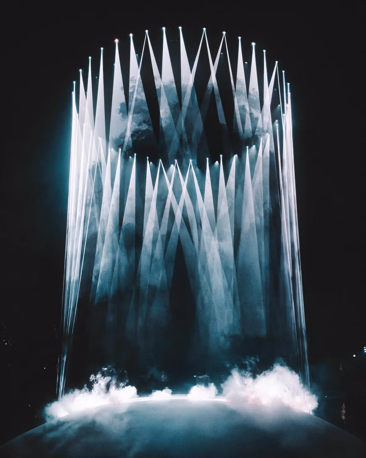 해외에서 지금 엄청 화제되고 있는 칸예 콘서트 무대디자인 - 루리웹 인기글 이미지 16 - 밈카세