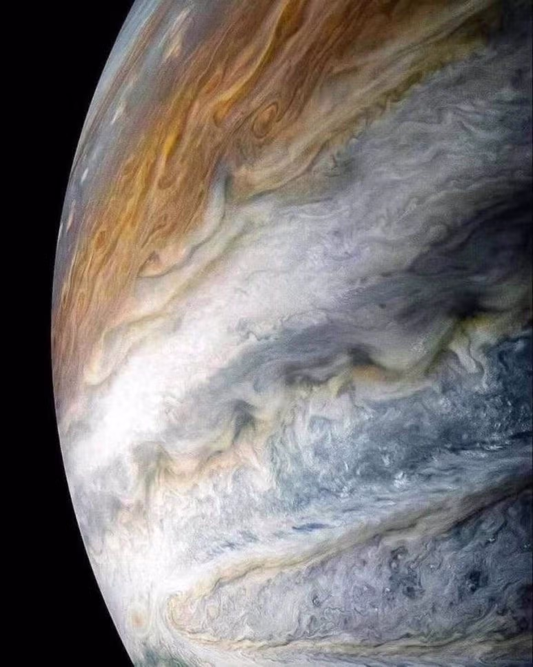 NASA 가 공개한 가장 최근의 목성 사진 4