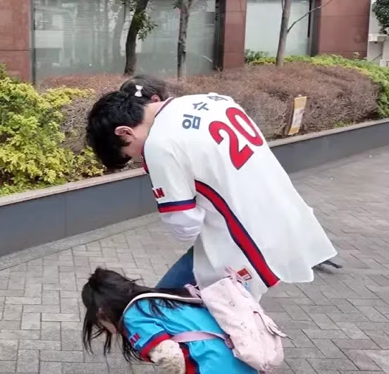 롯데 우승을 기원하던 한일부부 유튜버 근황 2