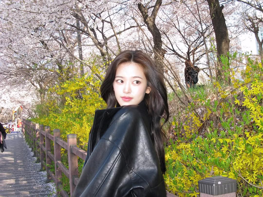 아이브 안유진 인스타(ft.엄마가 찍어준 여친짤🌸) 8