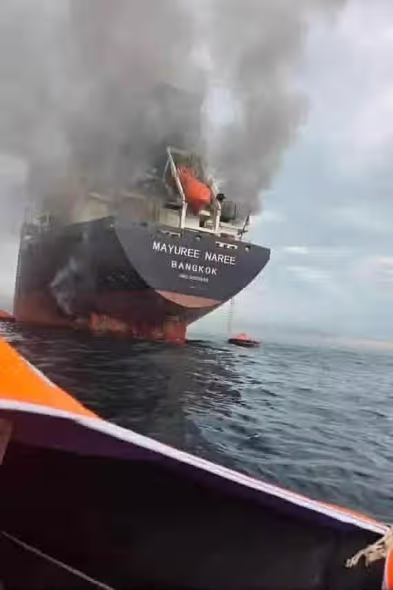 [속보]태국 화물선 호르무즈 해협에서 포격 당함 2