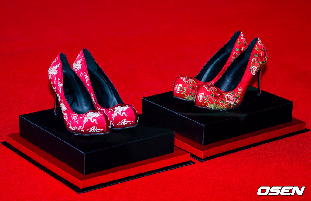 꽃신 선물받은 메릴 스트립과 앤 해서웨이 감사 인사 11