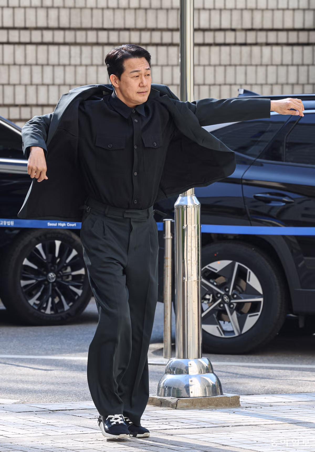 어제자 법원 증인 출석한 배우 박성웅.jpg 2