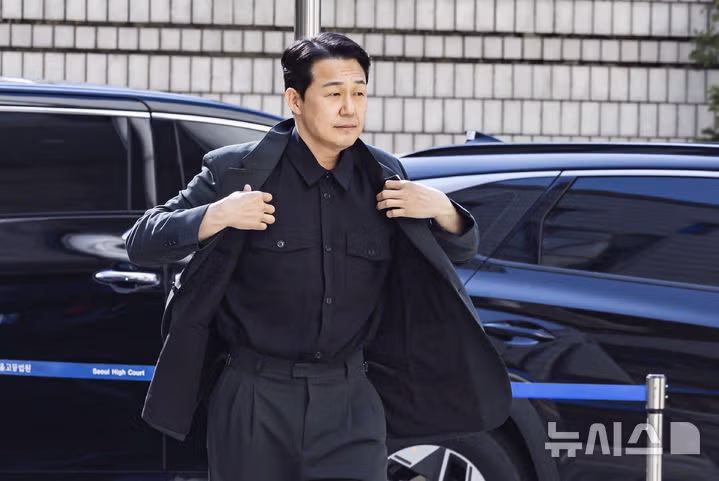 어제자 법원 증인 출석한 배우 박성웅.jpg 3