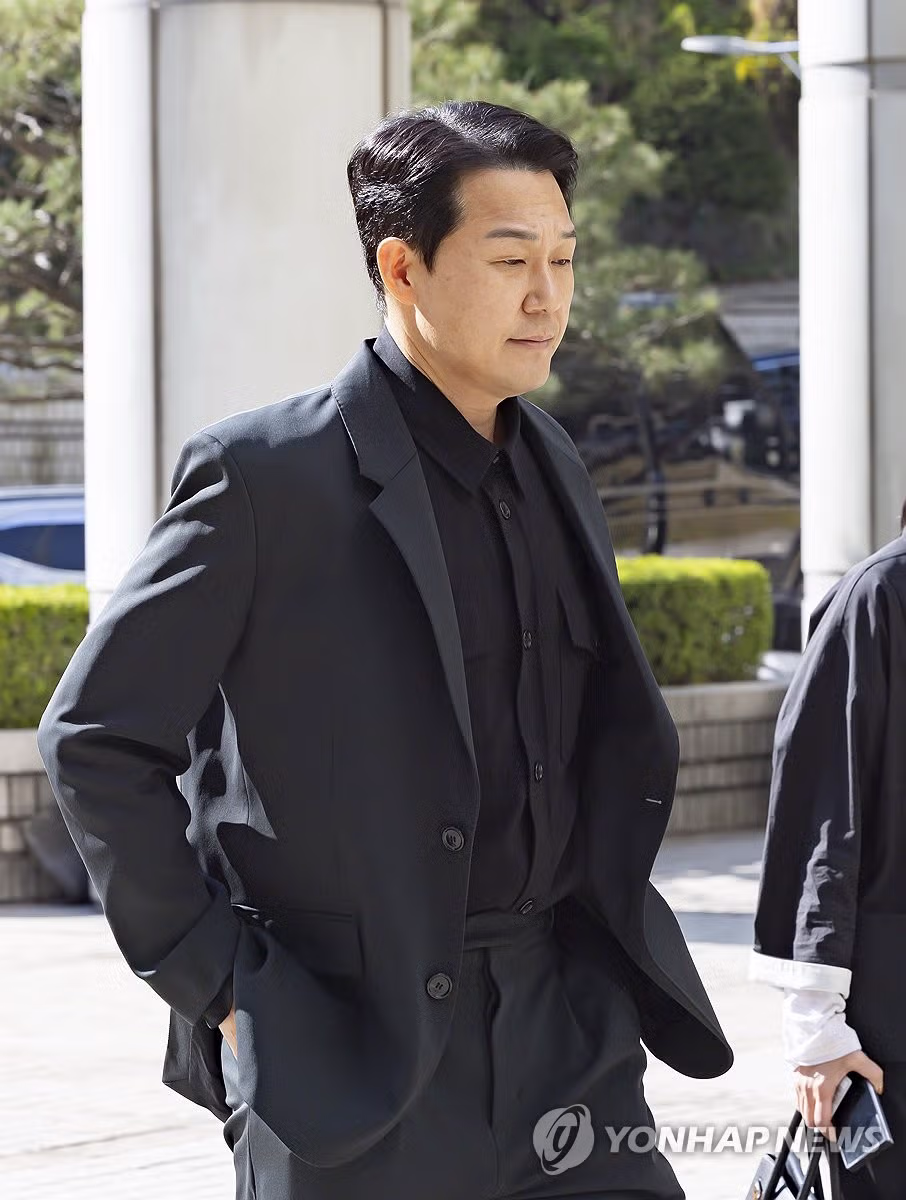 어제자 법원 증인 출석한 배우 박성웅.jpg 5