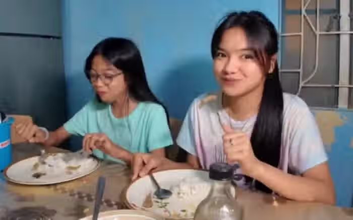 44살 한국 농부를 본 19살 동남아 소녀의 표정 3