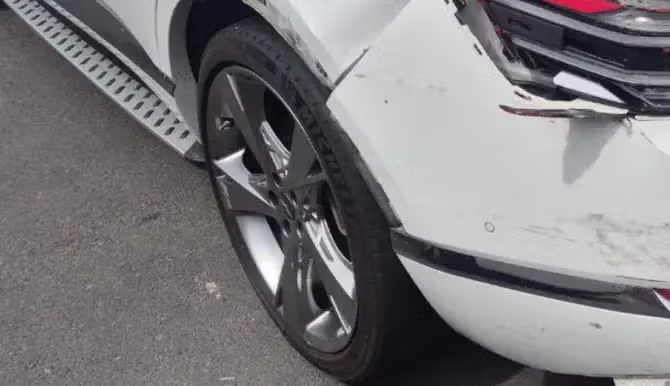 고속도로에서 자율주행 중 사고났습니다.. 2