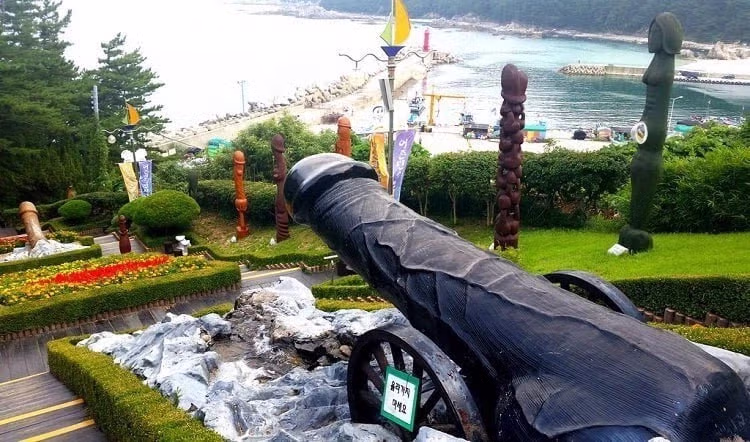 19금)삼척에 있다는 남근 대포.mp4 2