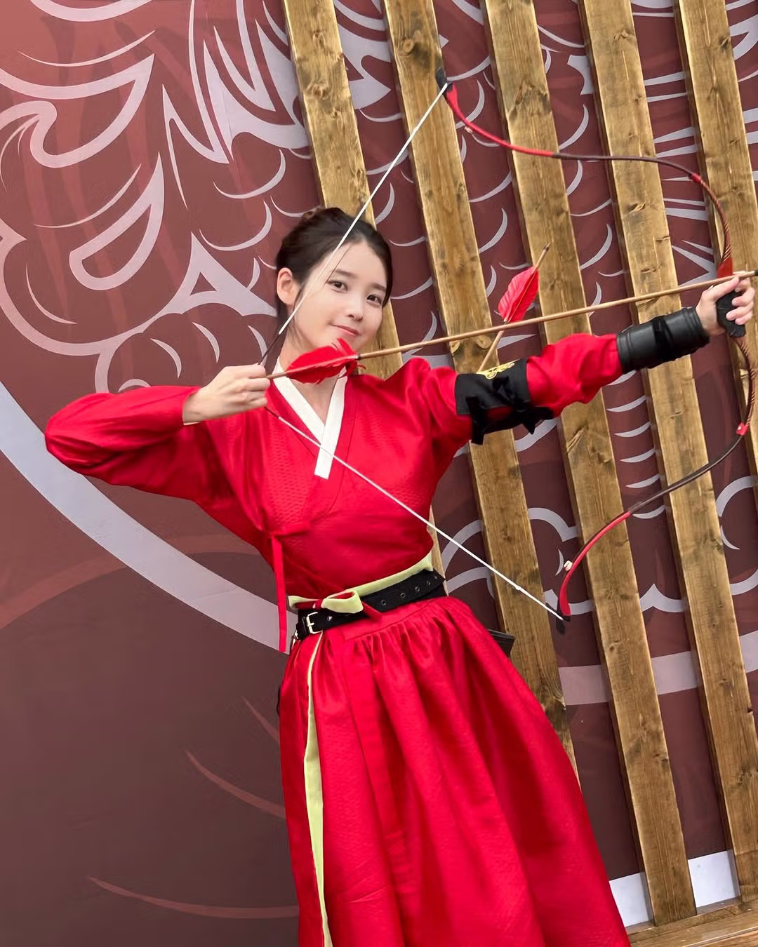 아이유 인스타 대군부인 비하인드 사진 업뎃 (with 변우석, 이연, 허남준, 노상현) 8