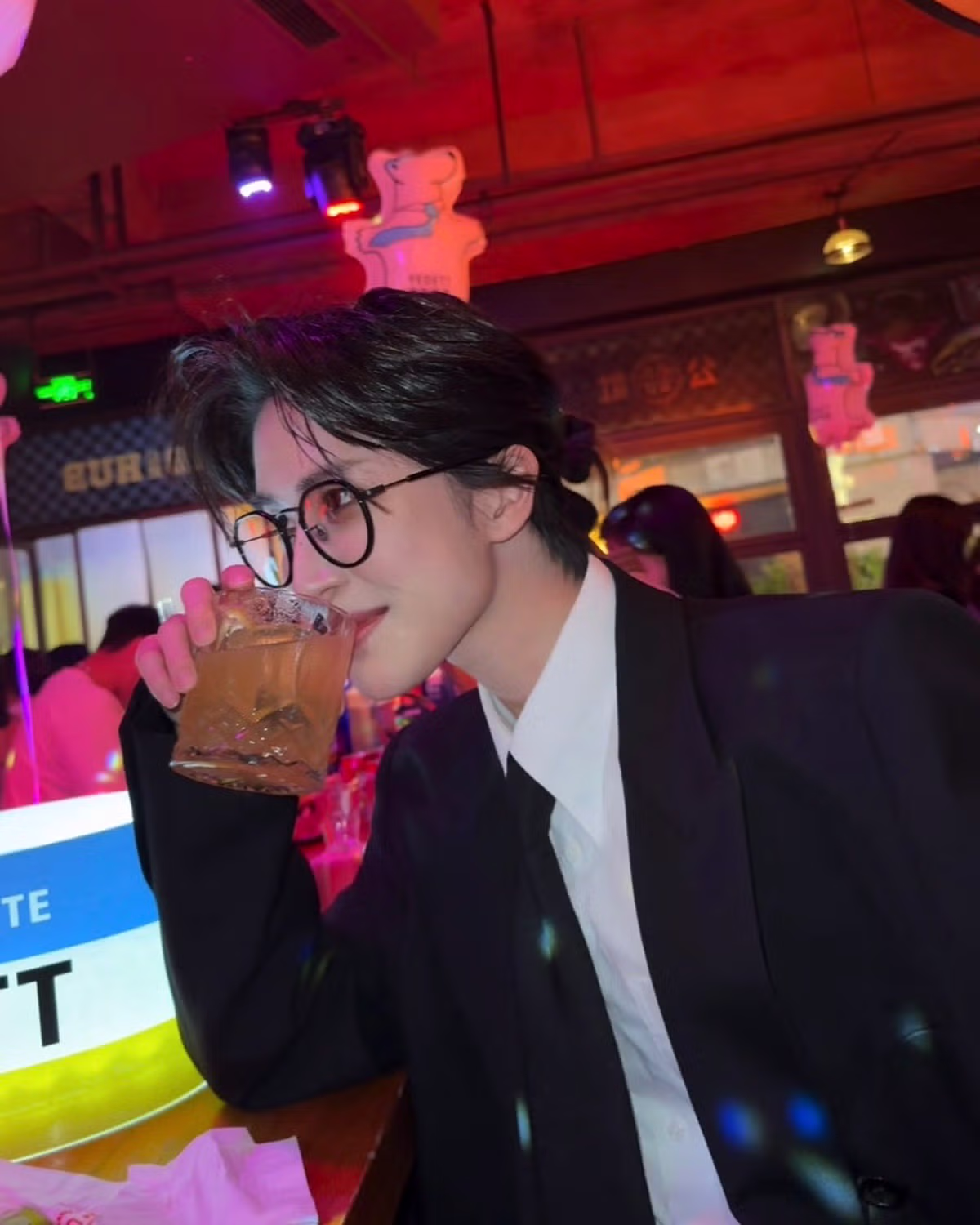 잘생긴 걸로 유명해서 팬미팅까지 한 코스플레이어...jpg 14