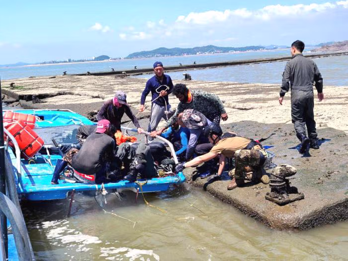 우리 공군 조종사 구한 외국인 포상 받음 2