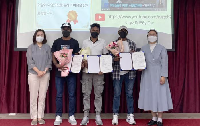 우리 공군 조종사 구한 외국인 포상 받음 3