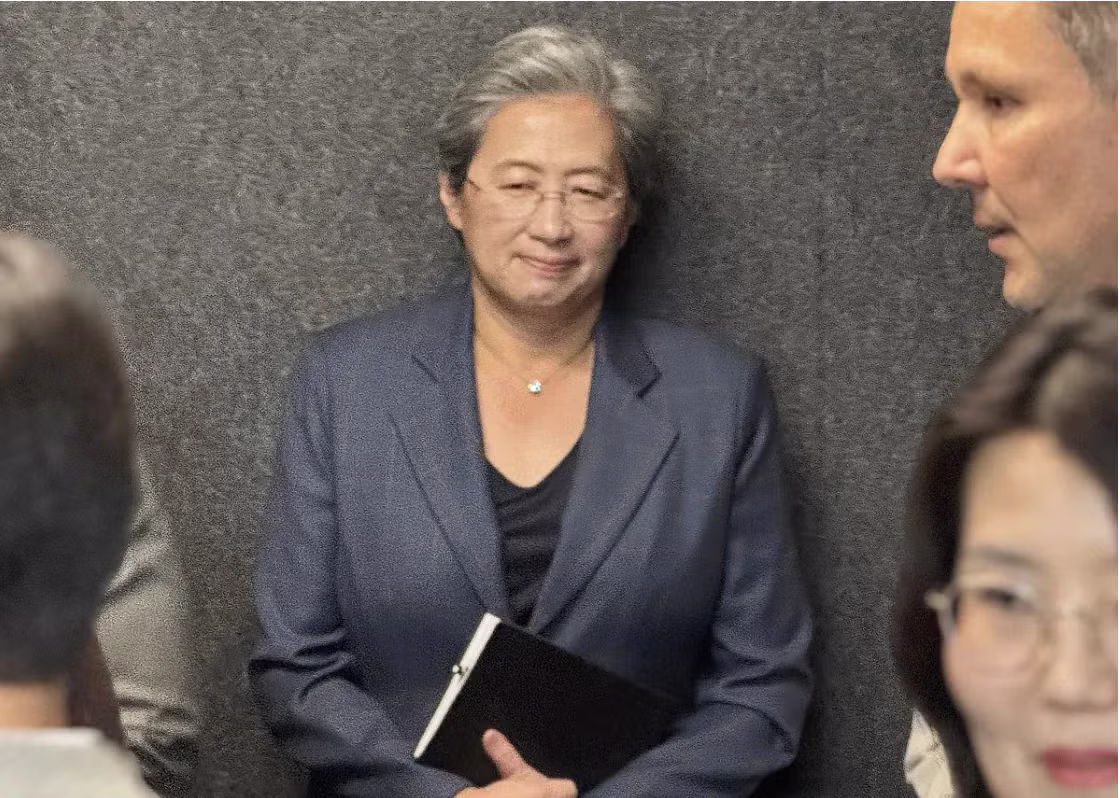 AMD CEO 리사수 네이버 삼성전자 방문 얼굴 표정 변화.jpg 2