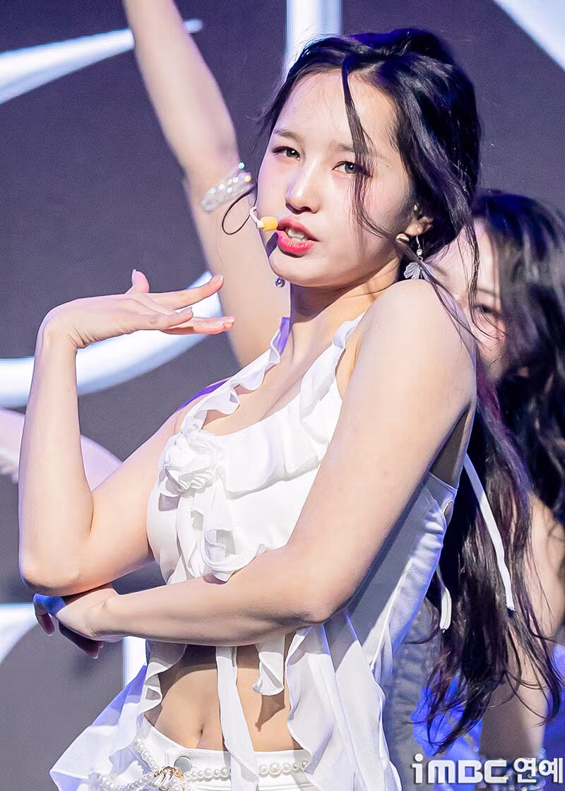 K팝 최초 몽골인 걸그룹 멤버 나빌레라의 애니,멜로디 8