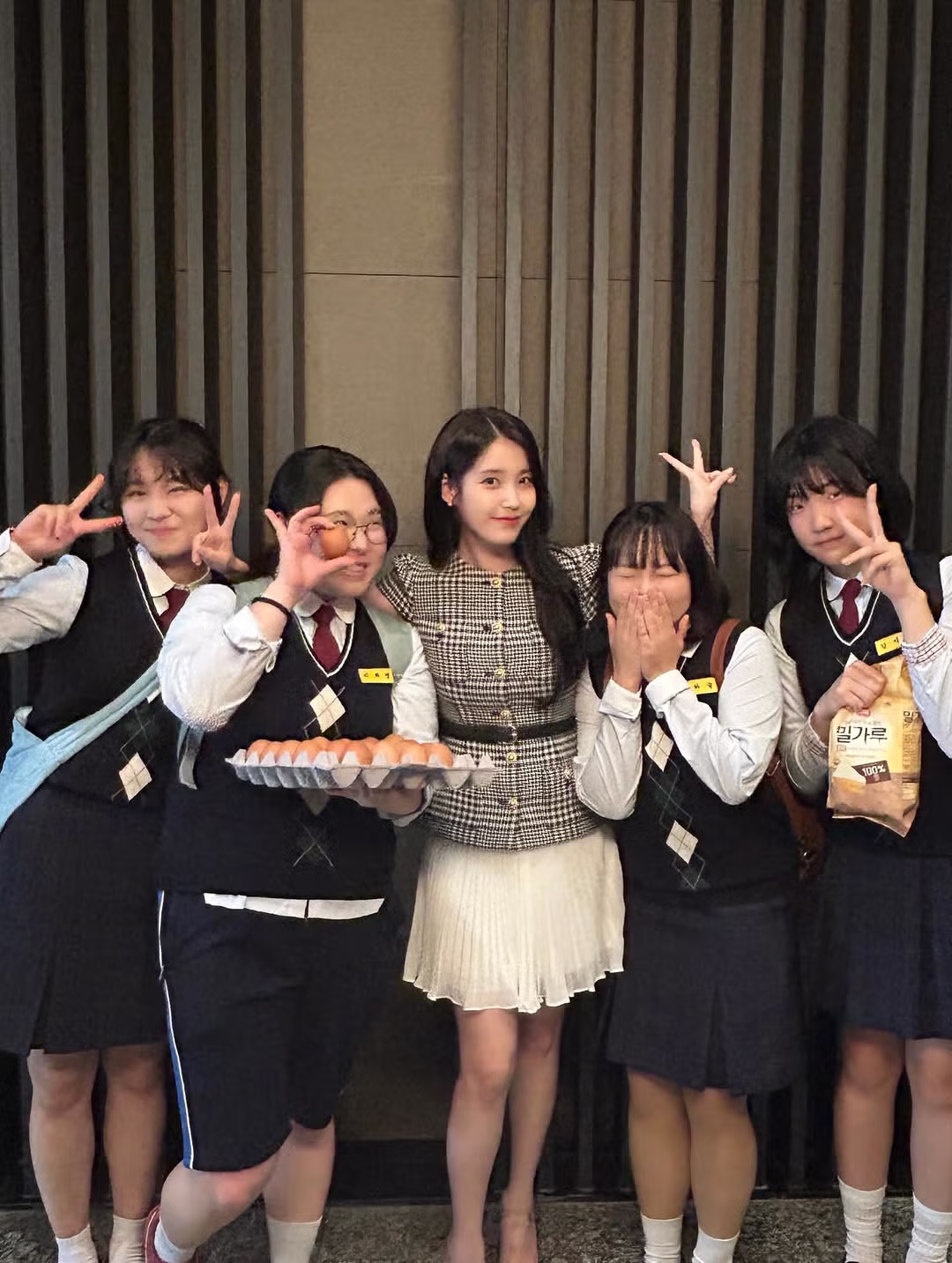 아이유 인스타 업뎃 🥚🐣 2.3부 비하인드 9