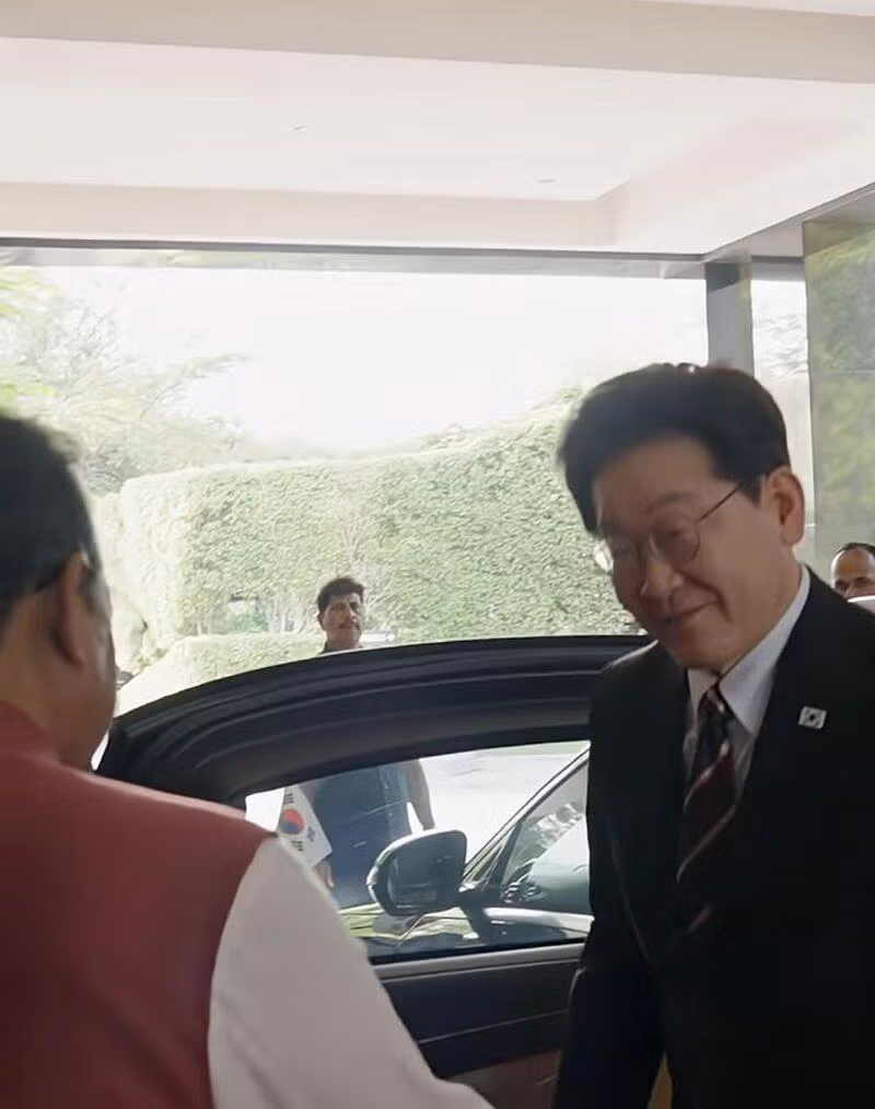 이대통령내외 인도 도착 환영식 5