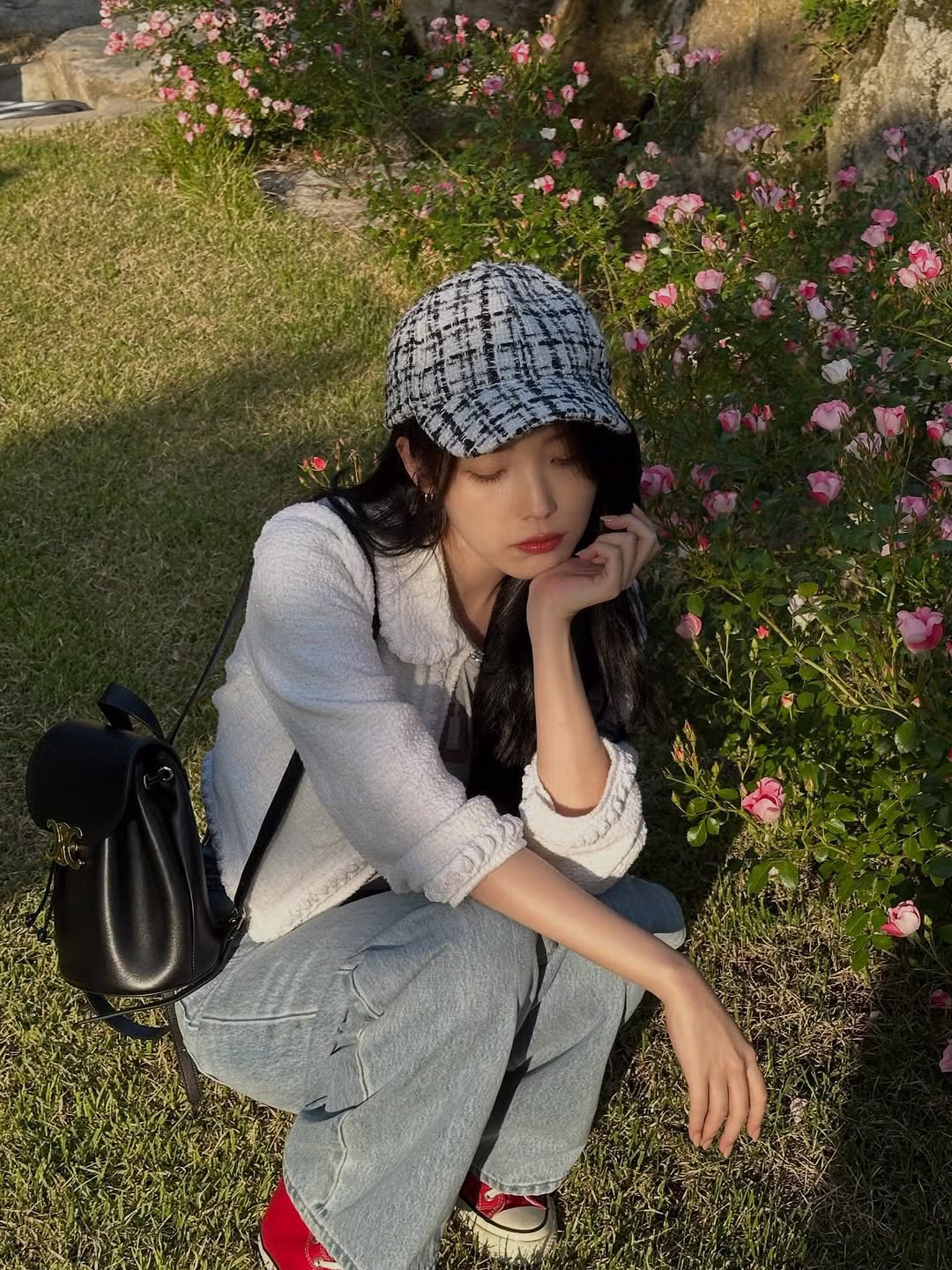 아이유 인스타 업데이트 (대군부인 4화 비하인드🌱⚾️🏎) 2