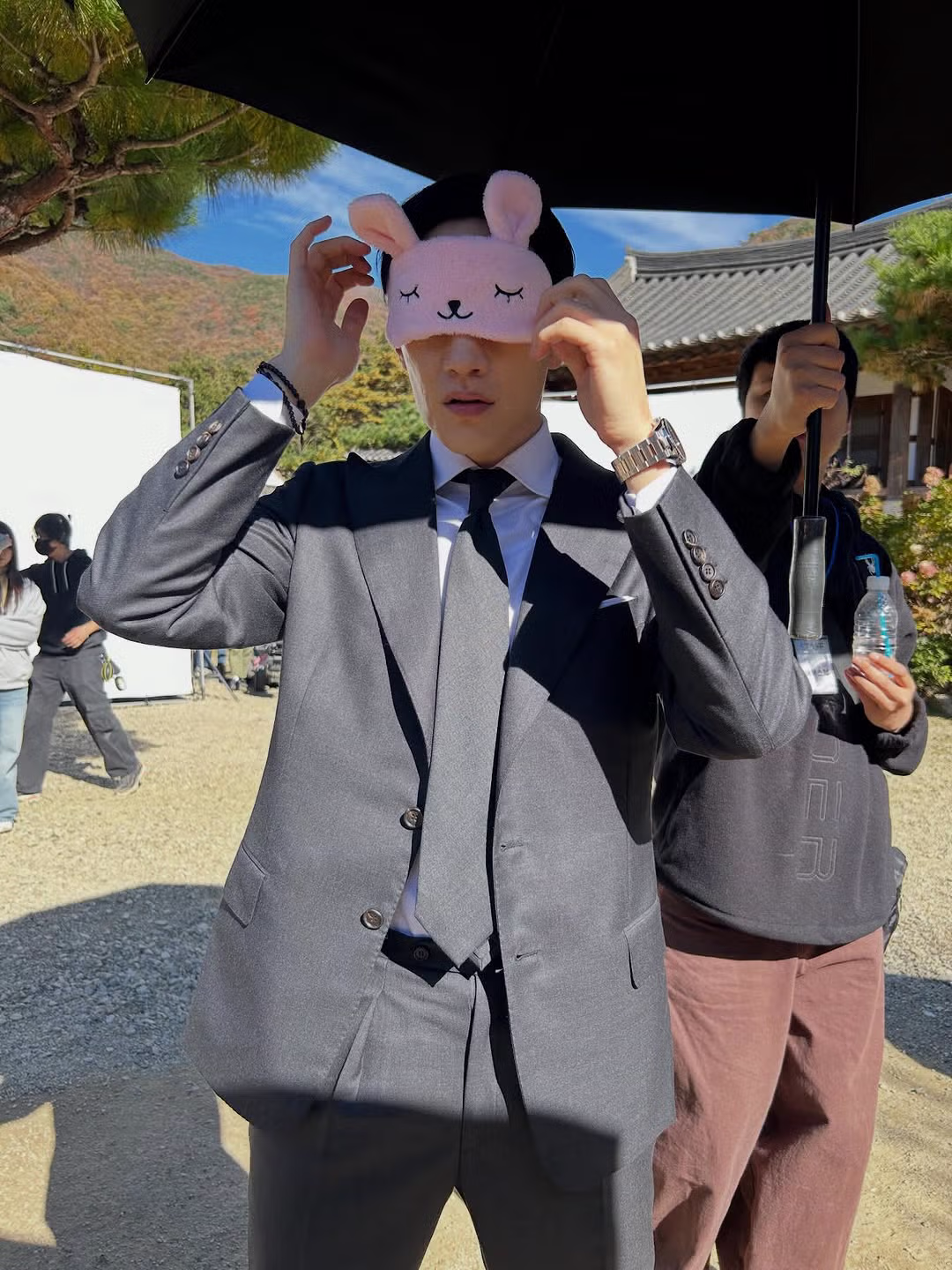 아이유 인스타 업데이트 (대군부인 4화 비하인드🌱⚾️🏎) 8