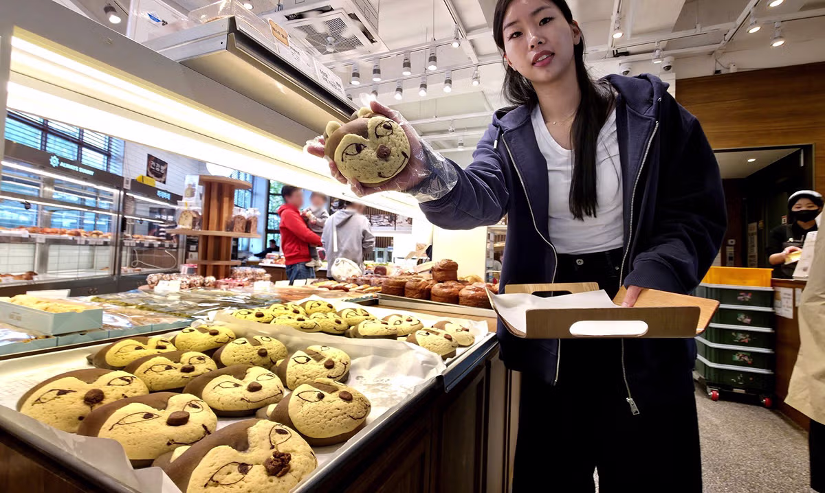 [포토타임] ‘늑구빵’ 출시 이틀 만에 동나...대전은 '늑구' 앓이 중 - 밈카세