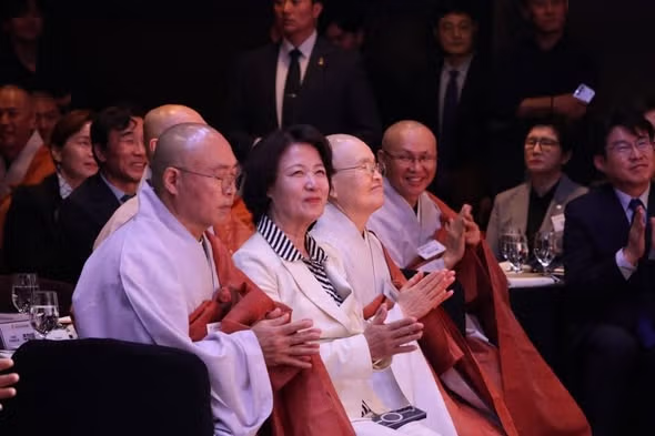 올해로써 2570주년인 것(feat. 추미애) 2