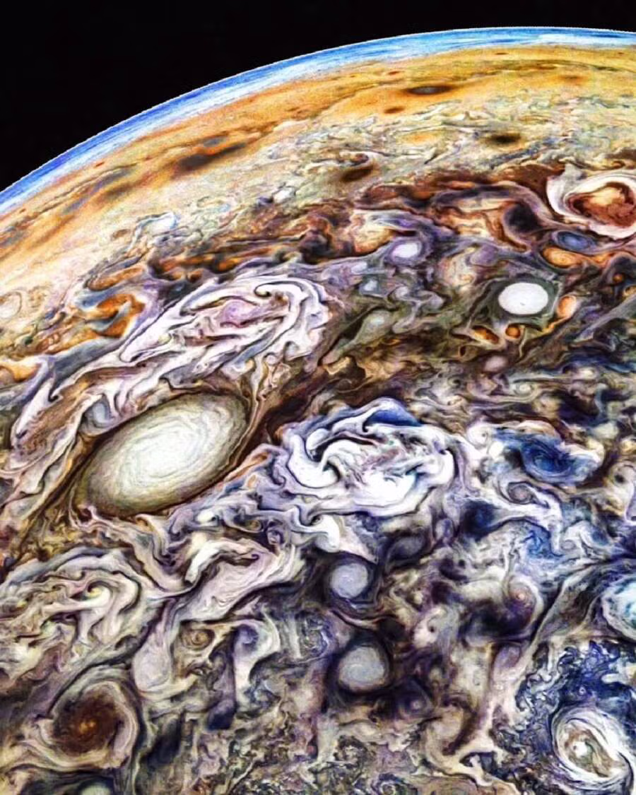 최근 나사가 공개한 선명한 목성사진 2