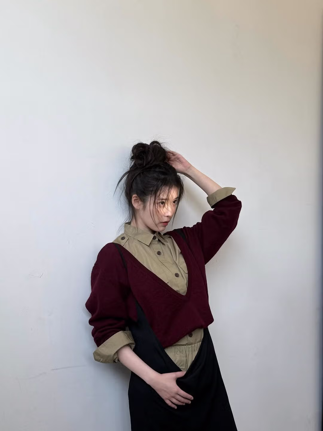 아이유 인스타 코스모폴리탄 화보 비하인드 사진 업뎃 (with 이연) - 밈카세