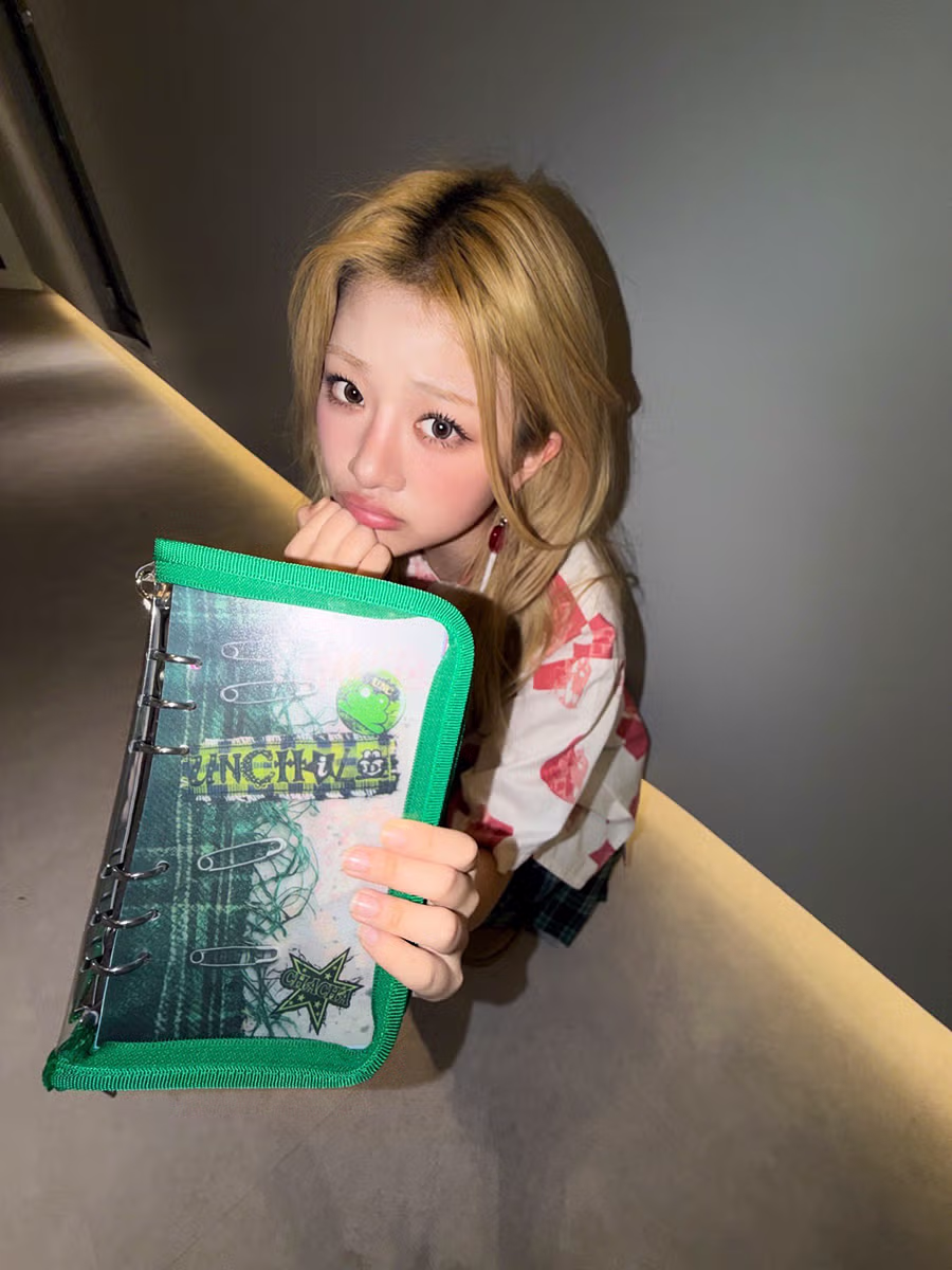 아이돌 최초 공방판이 아닌 공방북 6공 다이어리 주는 여돌 실존.jpg - 밈카세