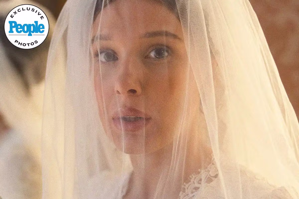 넷플릭스 《에놀라 홈즈 3》 스틸컷.jpg - 밈카세