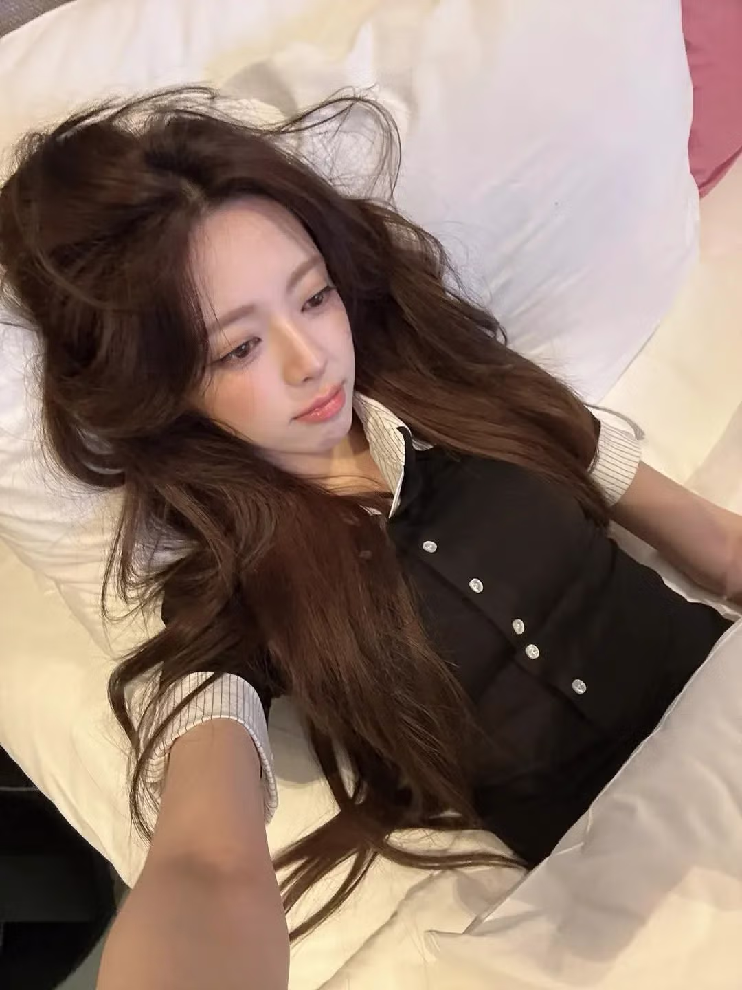 [연예인] ITZY 유나 침대 셀카 - 밈카세