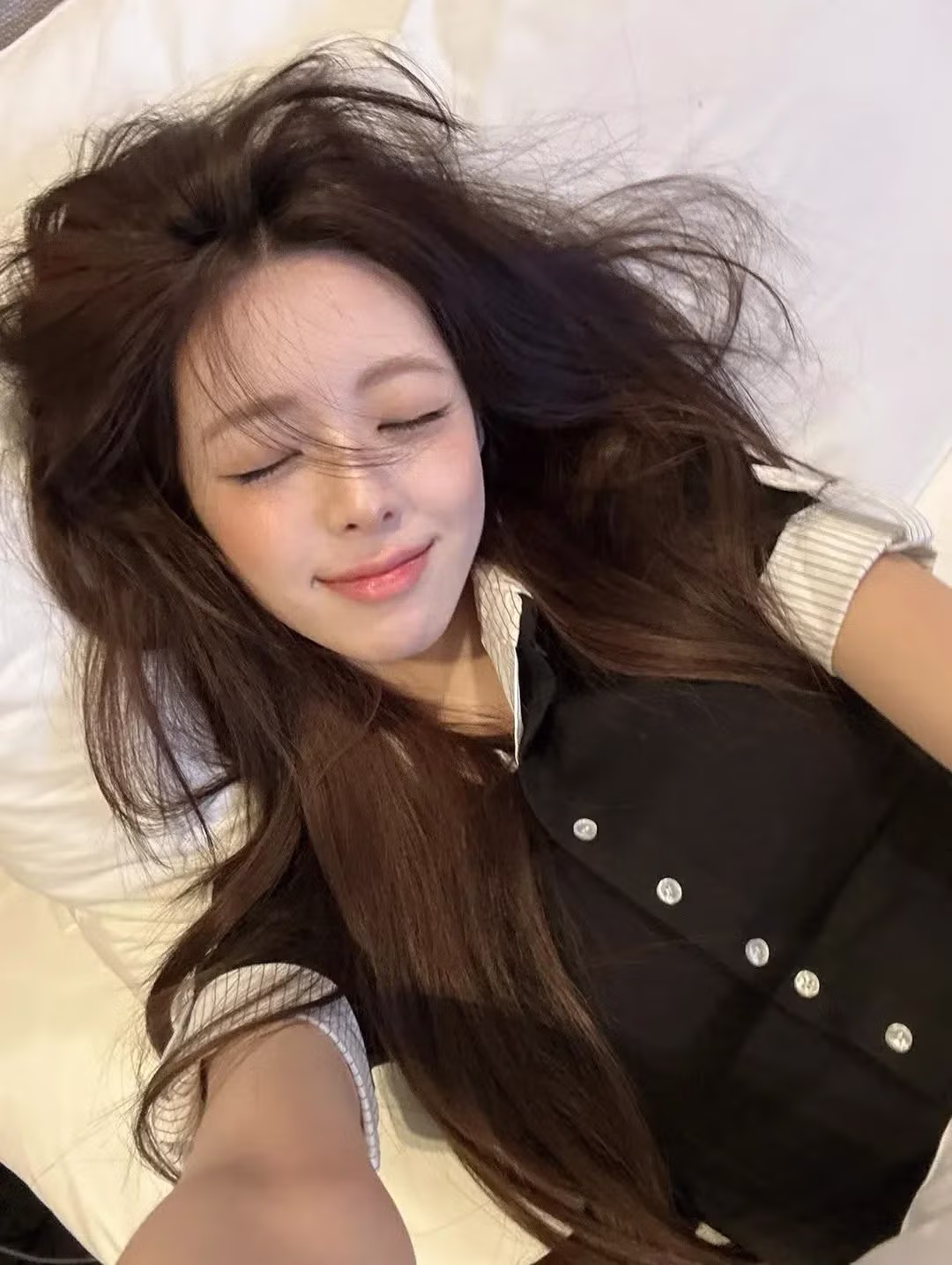 [연예인] ITZY 유나 침대 셀카 - 밈카세