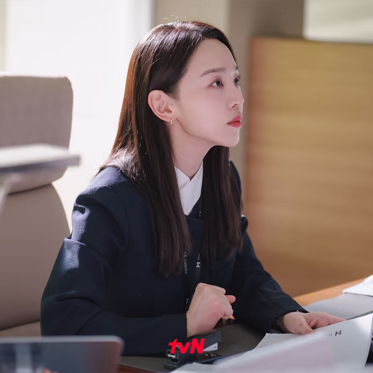 새 드라마에서 신혜선 오피스룩.jpg - 밈카세