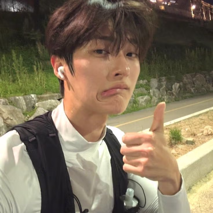 실제로 남돌 데뷔 준비 했었다는 넷플 <기리고> 남자 주인공...jpg - 밈카세