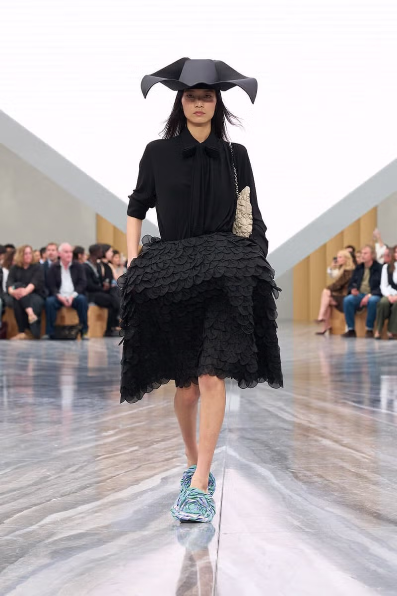 요즘 디올이 푸쉬하고 있는 모자...............jpg - 밈카세