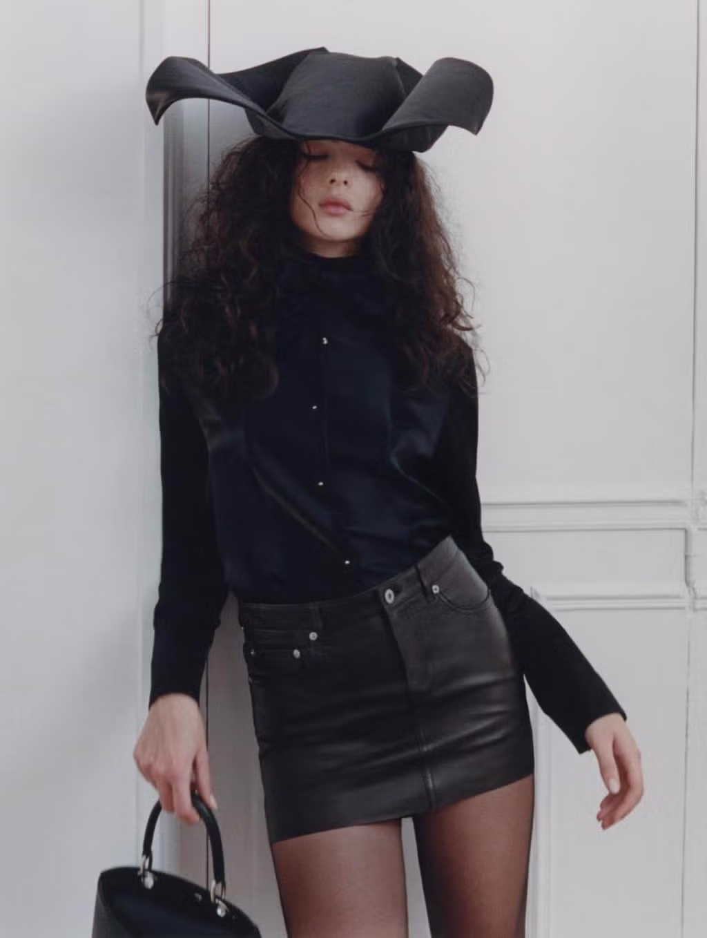 요즘 디올이 푸쉬하고 있는 모자...............jpg - 밈카세