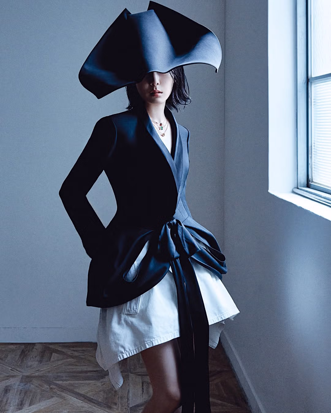 요즘 디올이 푸쉬하고 있는 모자...............jpg - 밈카세