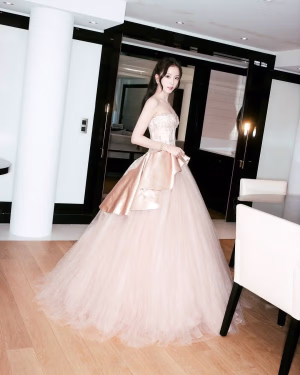 개인 소속사 공계에 올라온 블랙핑크 지수 칸 시리즈 참석 및 수상 사진 & 영상 - 밈카세