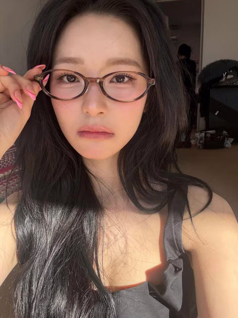 프로미스나인 백지헌 인스타 - 밈카세