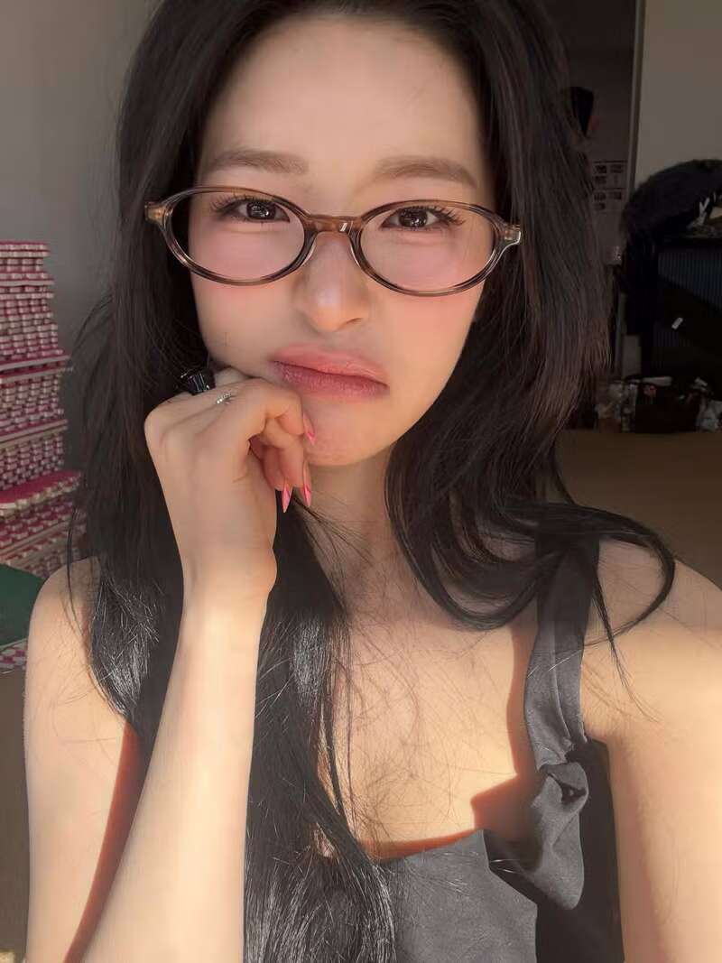 프로미스나인 백지헌 인스타 - 밈카세