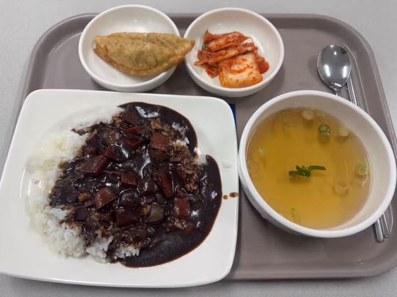 충남대 학생식당 조식 호불호 글에 제일 부실한거 올렸다고 쓰레드에 나타난 충남대학생 6