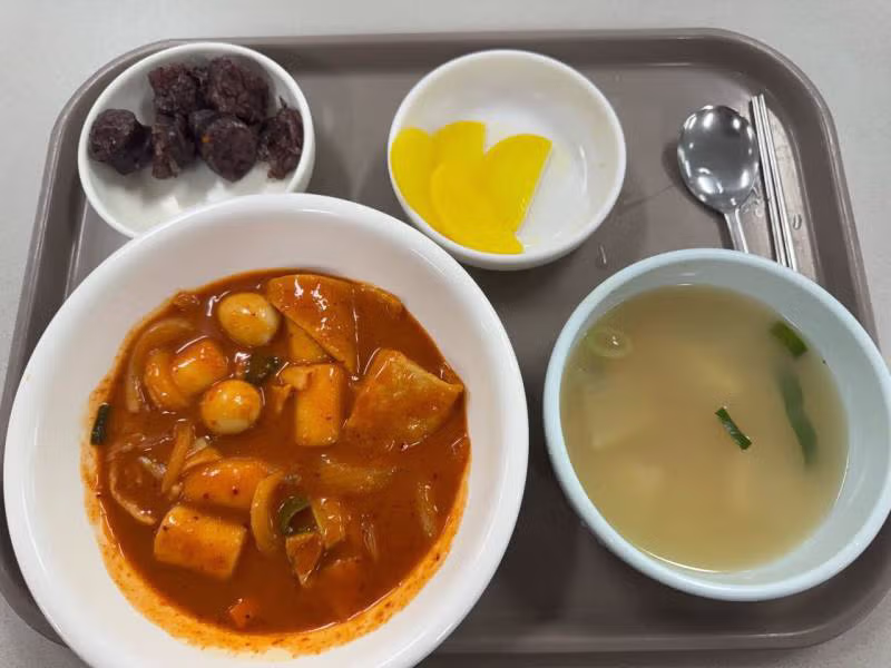 충남대 학생식당 조식 호불호 글에 제일 부실한거 올렸다고 쓰레드에 나타난 충남대학생 5