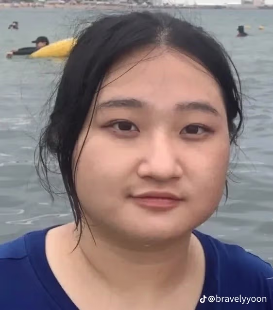 20kg 차이를 얼굴사진으로 보여주는 여자 - 밈카세