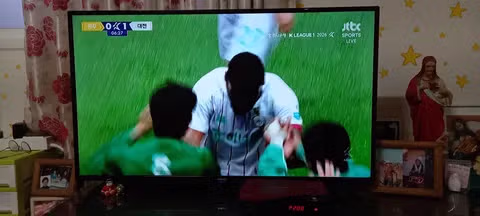 할머니께서 K리그 경기 보고 계시네요 - 밈카세