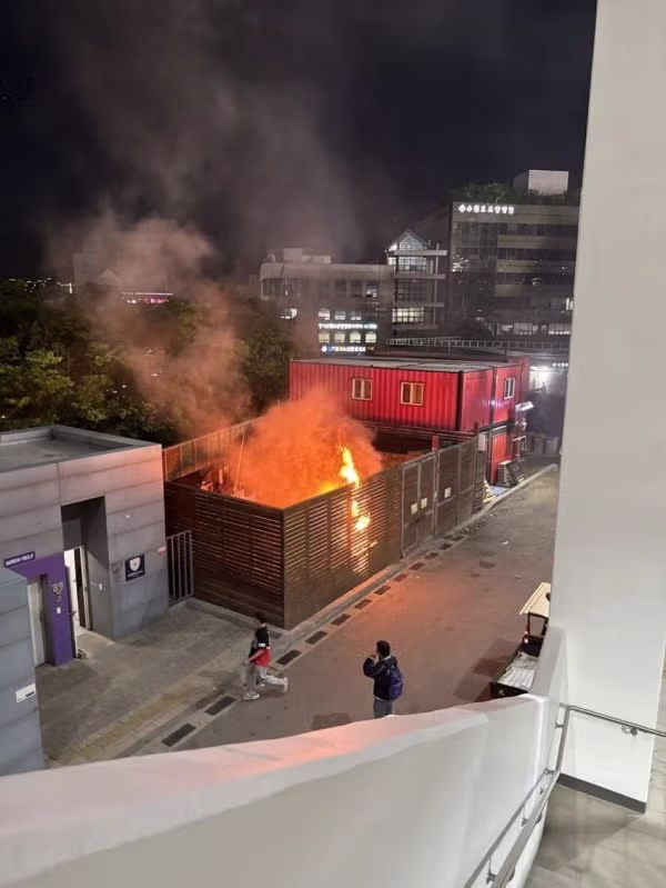 흡연충이 야구장에 큰 불 내버림 - 밈카세