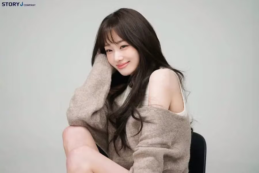 강미나 NEW 프로필 비하인드 포토 - FM코리아 인기글 이미지 2 - 밈카세