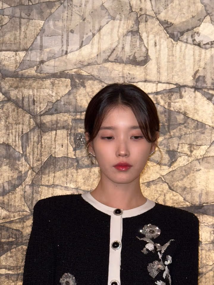 아이유 인스타 업데이트(대군부인 비하인드) - 인벤 인기글 이미지 2 - 밈카세
