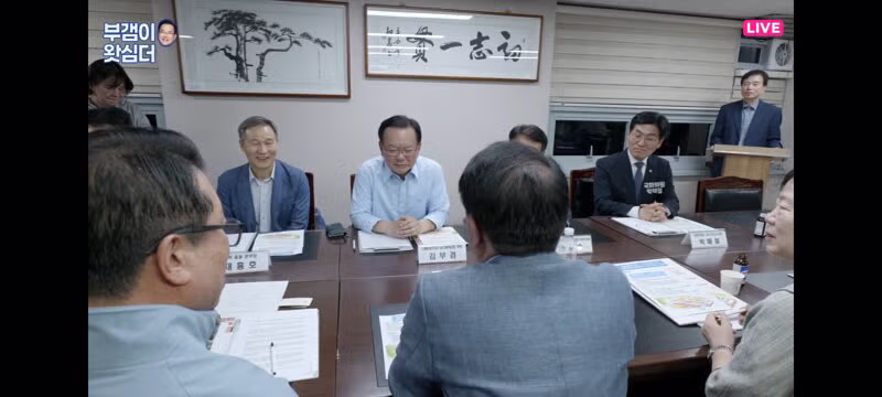 서문시장 방문중인 김부겸 후보 - 클리앙 인기글 이미지 3 - 밈카세